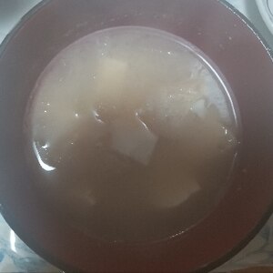 白菜と油揚げの味噌汁（昆布だし）